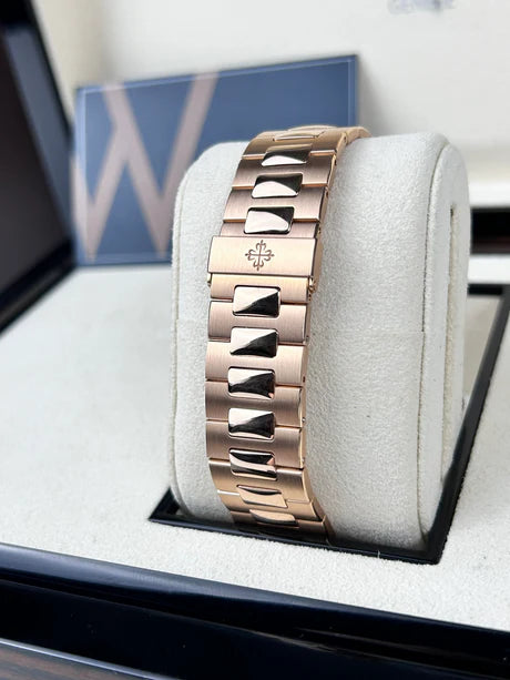 Patek Philippe - Nautilus - Rose Gold - 5711/1R ┃ساعة باتك فيليب أوتوماتيكي + العلبة الأصلية